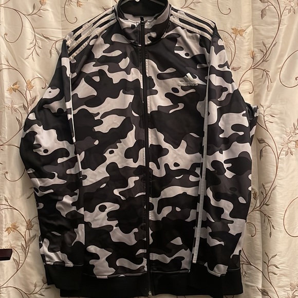 Adidas’s Mens L/S sweater. Mint Condition - Picture 1 of 9